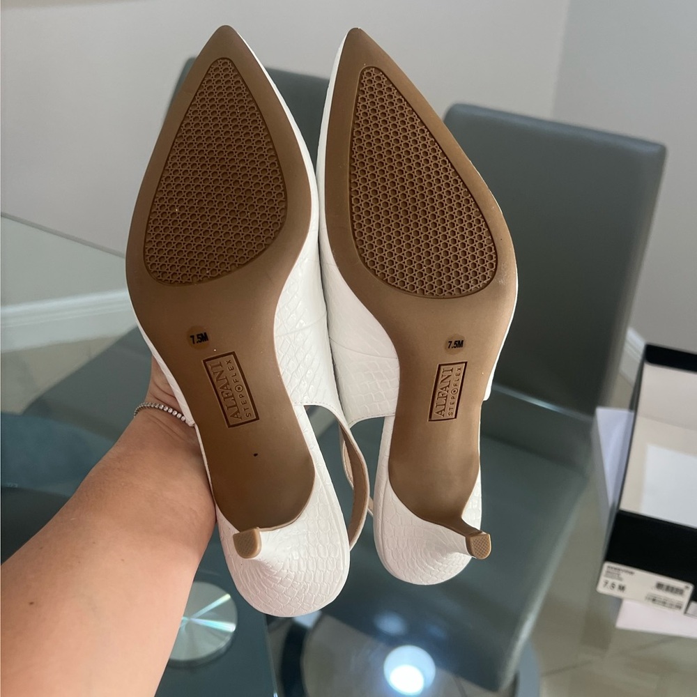 NEW Alfani Women's Step N' Flex white Sling Back Buckle Pointed Pumps Size 7.5M - Picture 6 of 9